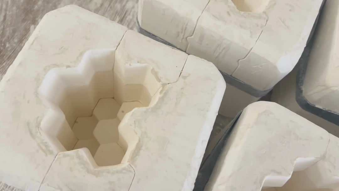 Belleek Classic Annual Ornament 2025 - Giants Causeway