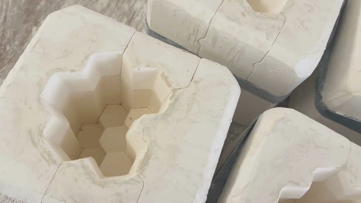 Belleek Classic Annual Ornament 2025 - Giants Causeway