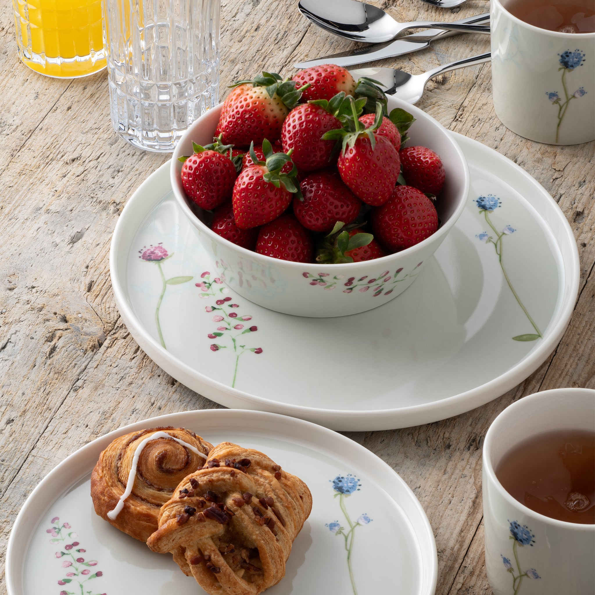 Belleek Classic 1880 Shamrock Gold 16 Piece Dinner Set – Belleek