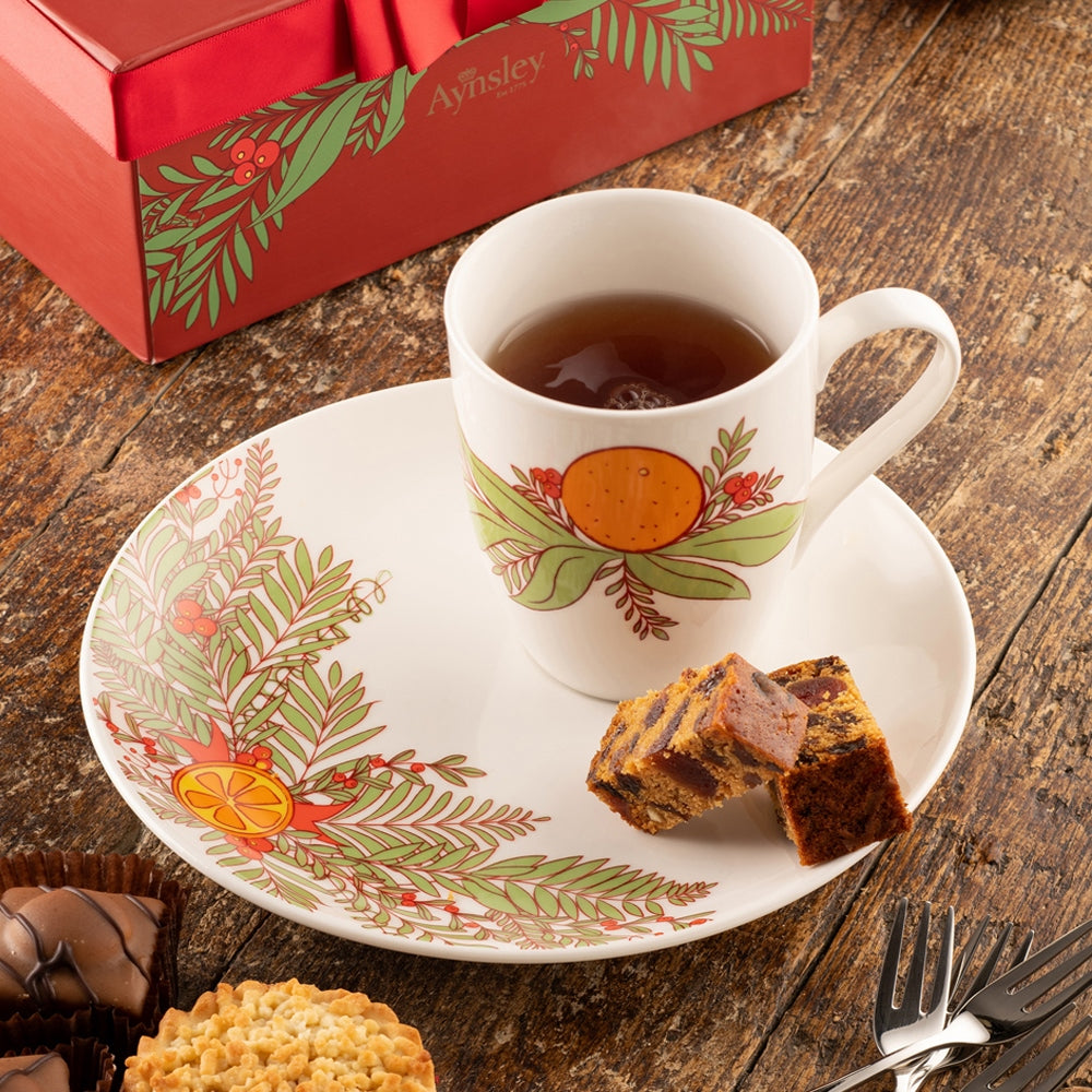 Aynsley-Christmas-Wreath-Mug-and-Tray